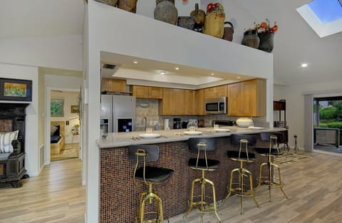 This bar is perfect for breakfast, lunch, and dinner