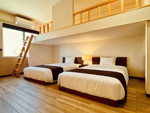 Premier Twin Room, Non Smoking (B-Loft) | Desk, iron/ironing board (on request), WiFi (free), bed sheets