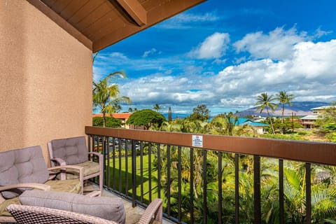 Relax on the private lanai with a beautiful view!
