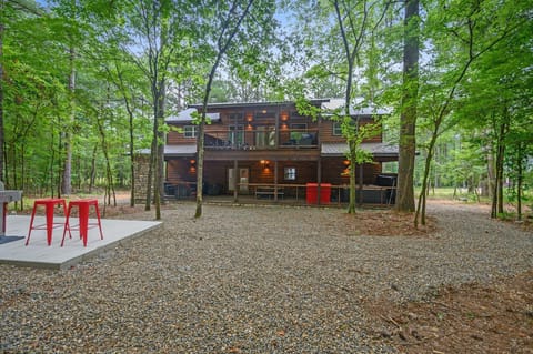 Steel Creek Lodge North is one of the largest luxury cabins in Hochatown near Broken Bow Lake.