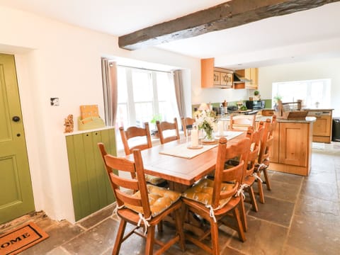Cottage | Private kitchen | Fridge, dishwasher, electric kettle, toaster