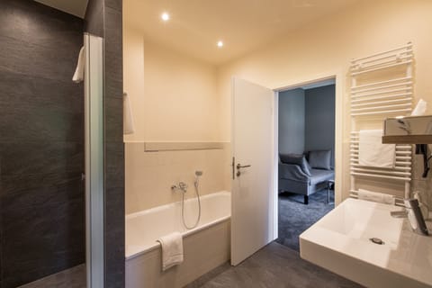 Double Room | Bathroom | Free toiletries, hair dryer, towels