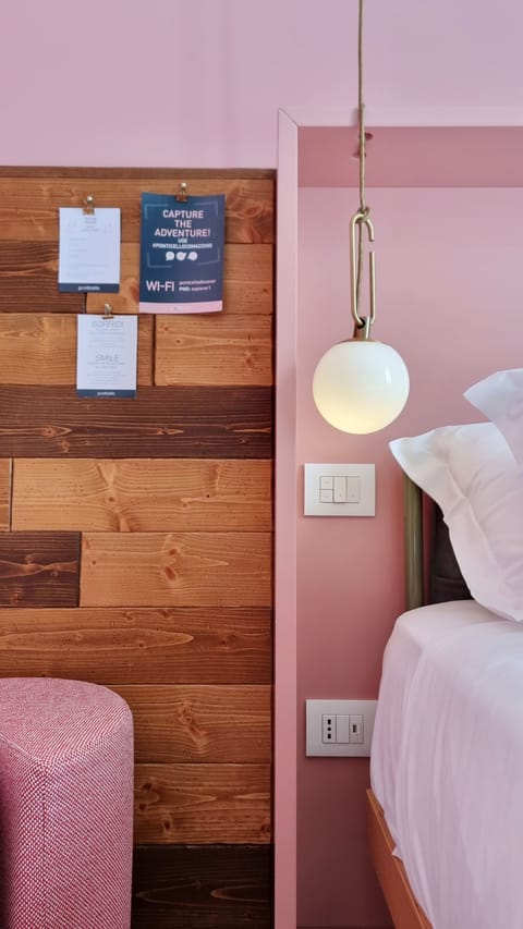 Deluxe Room, 1 Queen Bed | Premium bedding, minibar, in-room safe, soundproofing