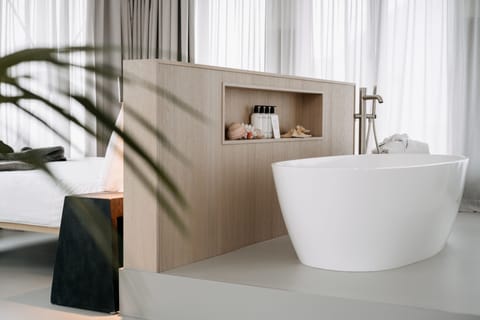Haven Suite | Bathroom | Free toiletries, hair dryer, slippers, towels