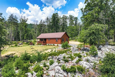 Wardensville Vacation Rental | 2BR | 2BA | 1,020 Sq Ft | Stairs Required