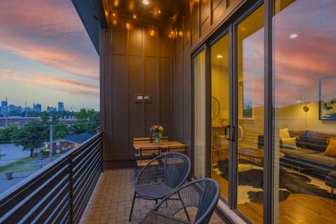 Unwind under a breathtaking Nashville sunset from the private roof deck!