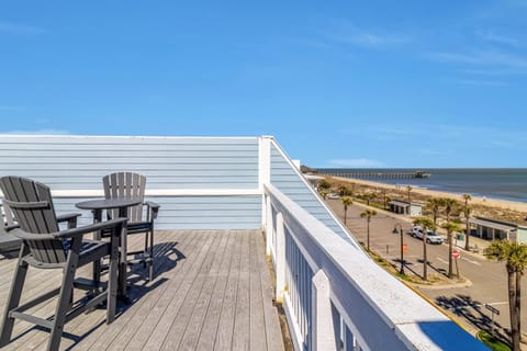 Balcony view overlooking the beach

3rd Floor