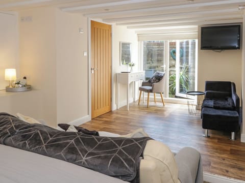Cottage | 4 bedrooms, individually decorated, individually furnished, free WiFi