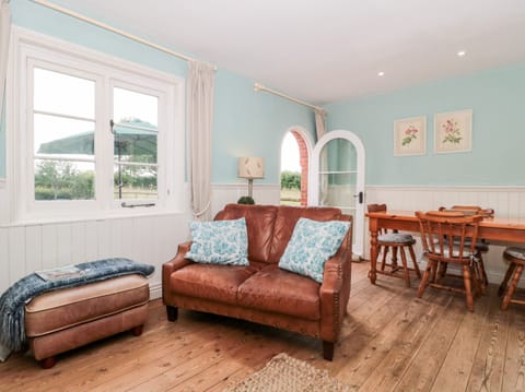 Cottage | Interior