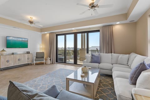24-Abacos-306-Living