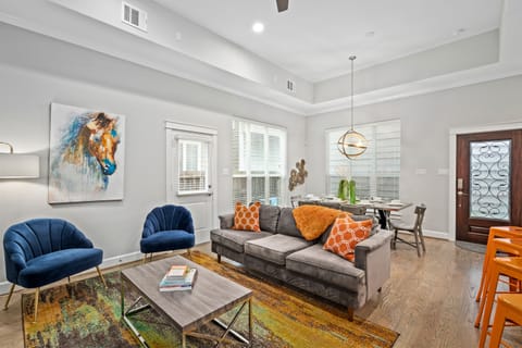 Design and comfort in a popular & vibrant area of Houston. We want to host you!