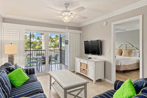 Gorgeous and spacious living room with queen sleeper sofa