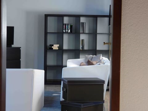 Shelf, Bookcase, Comfort, Shelving, Cabinetry, Interior Design, Floor, Wood, Flooring, House