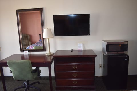 Economy Double or Twin Room, Smoking | Blackout drapes, iron/ironing board, free WiFi, bed sheets