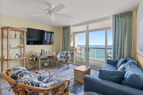Step right into Crescent Keyes 807 and check out the fabulous oceanfront views!