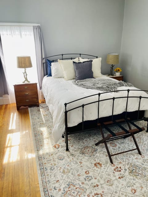 Bedroom with Queen bed