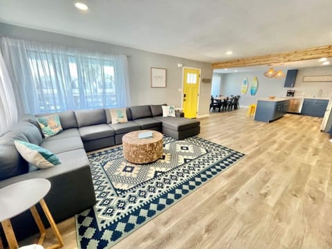 Beautiful open space, Large living room, Large kitchen and large dining room perfect for families and gatherings.