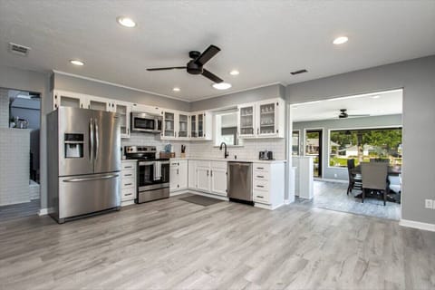 The fully equiped kitchen has everything you need to make a memorable family meal