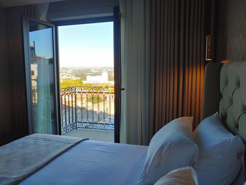 Double Room, Balcony | Minibar, desk, bed sheets