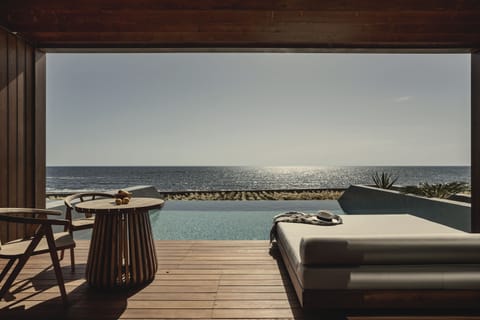 Relax Suite, Private Pool, Sea Front | Private pool