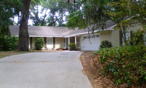 Large lot with privacy fence on side yard
