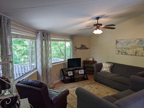 Spacious living room with scenic views and two pull out sofa beds!