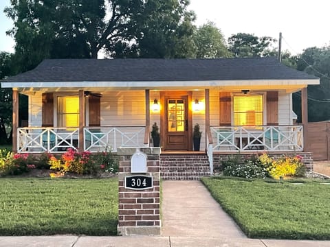 Full porch w/chairs and tables. Enjoy the beginning and remains of the day!