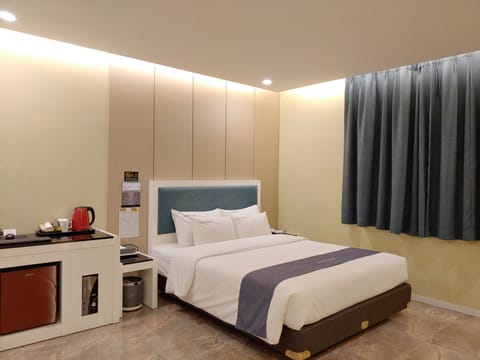 Room (8py, Couple) | Free WiFi, bed sheets