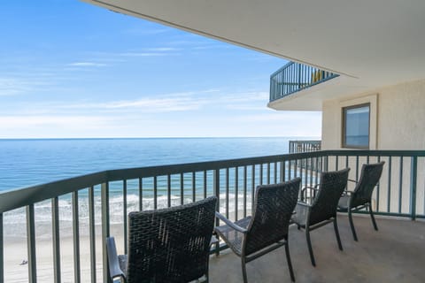 Sit down with a cup of coffee while watching the wave.