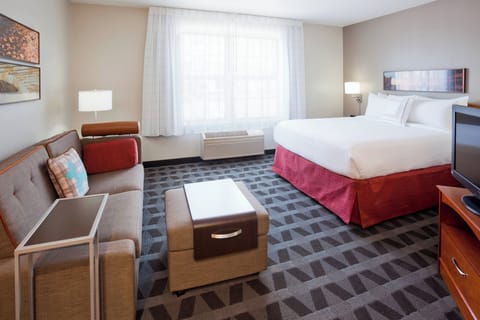 Pillowtop beds, desk, laptop workspace, blackout drapes