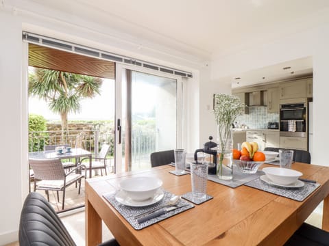 Cottage | Private kitchen | Fridge, microwave, dishwasher, electric kettle