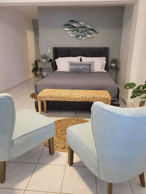 Deluxe Single Room | Blackout drapes, iron/ironing board, free WiFi, bed sheets