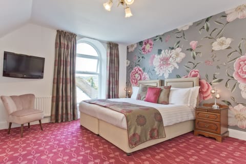 Country House Double with Garden View | Hypo-allergenic bedding, individually decorated, individually furnished