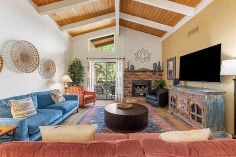 Comfortable remodeled space with a 50" Smart TV with Cable