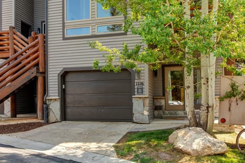 Private One-Car Garage