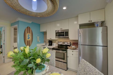 This is a sample of the 1 bedroom unit kitchen.  All kitchens are similar in decor and finishes (stainless appliances).  Two bedroom unit kitchens are