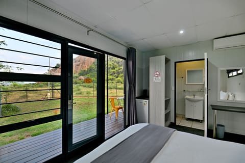 Family Room (Queen Bed + 2 Roll-Out Trundle Beds) | Minibar, desk, laptop workspace, bed sheets