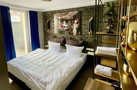 Deluxe Double Room | Individually decorated, individually furnished, desk, blackout drapes