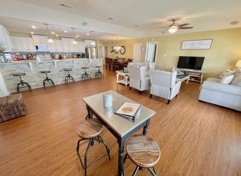 Sun Ray's - 5 Bedroom, fenced yard, close to beach! House in Bolivar Peninsula