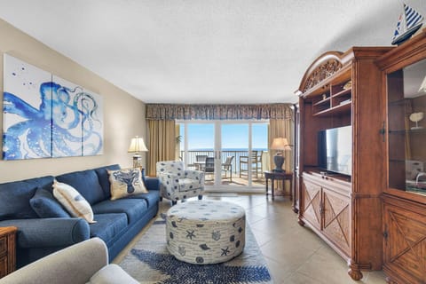 Living Area w/Gulf Front View