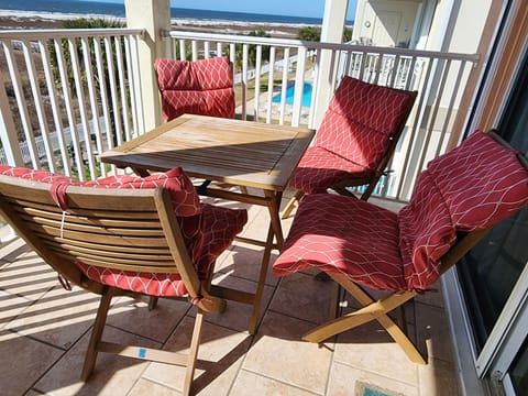 table & chairs on balcony