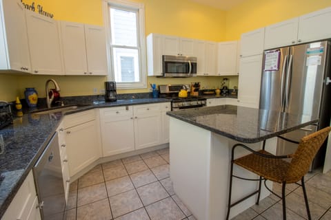 Main Level | Kitchen