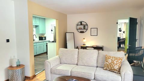 Couch Smart TV (no cable tv) Recliner