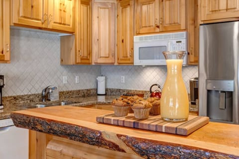 Kitchen with breakfast bar.