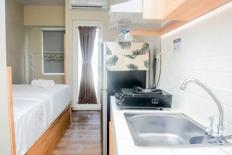 Room | Private kitchen | Fridge, stovetop, dishwasher, cookware/dishes/utensils