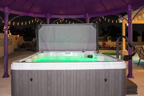 Bubbles, stars, and purple beams—our hot tub’s where you soak your dreams.
Slip beneath the lights and let 51 jets melt away the day under a sparkling desert sky.