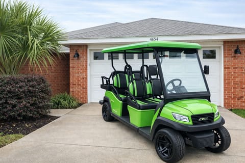 Golf Cart Fun: Explore Destin in style with our 6-seater golf cart for unforgettable adventures!