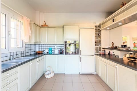 Enjoy the fully equipped kitchen