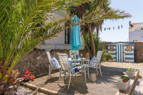 Bryn Awel Bach outside dining