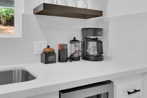 Kitchen / Coffee Bar